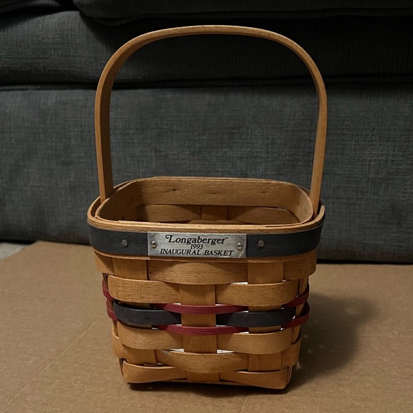 Small Longaberger Basket - Picture 1 of 4